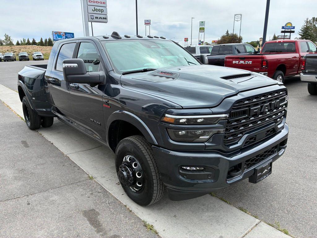 صورة 9 لـ 2026 RAM 3500 LIMITED MEGA CAB 4X4 6'4' BOX