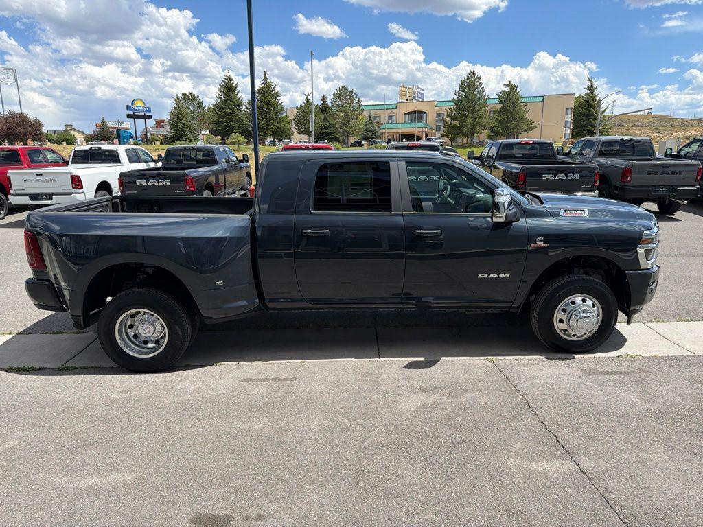 صورة 9 لـ 2026 RAM 3500 LARAMIE MEGA CAB 4X4 6'4' BOX