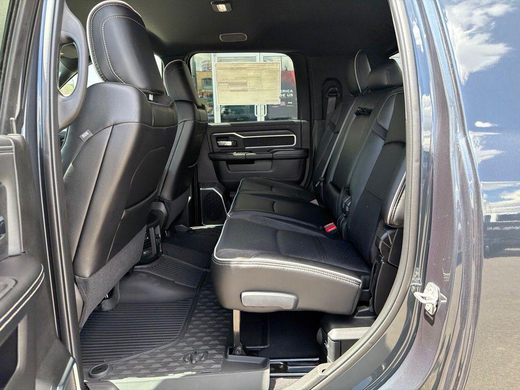 2026 RAM 3500 LARAMIE MEGA CAB 4X4 6'4' BOX — миниатюра 28