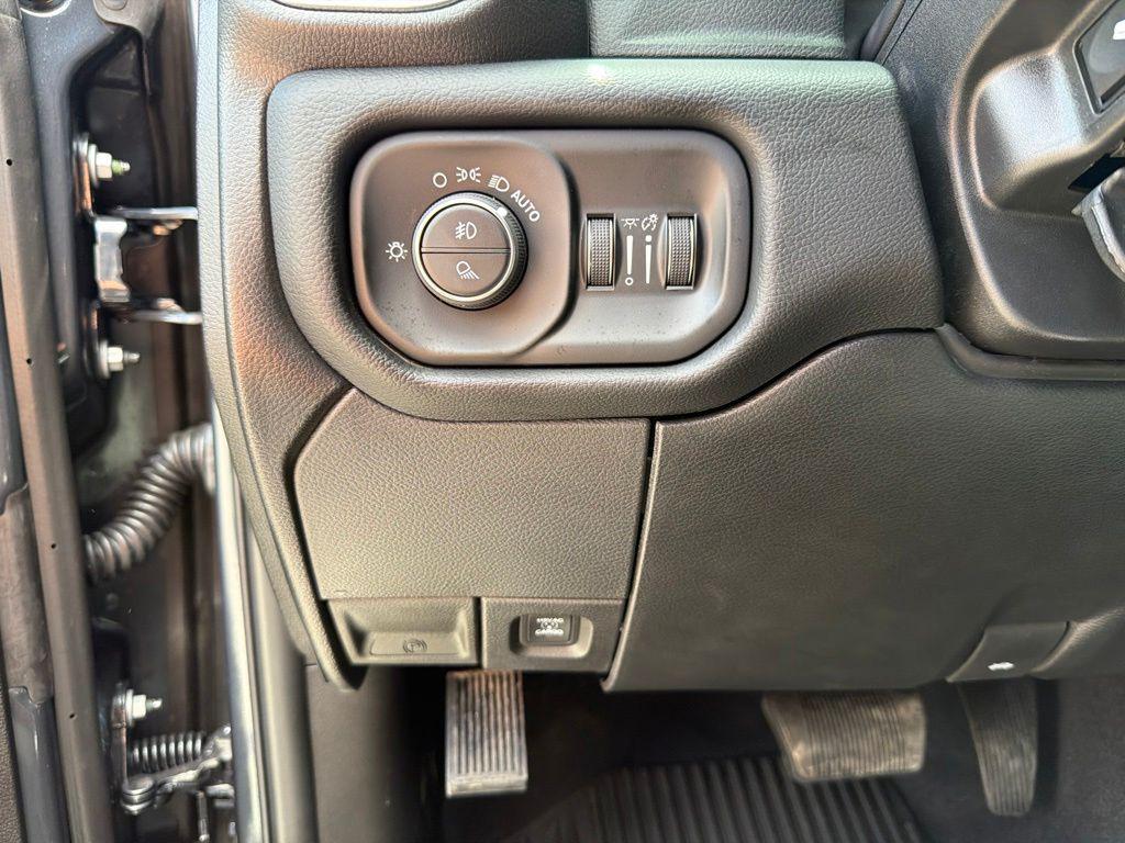 2026 RAM 3500 LARAMIE MEGA CAB 4X4 6'4' BOX — миниатюра 15