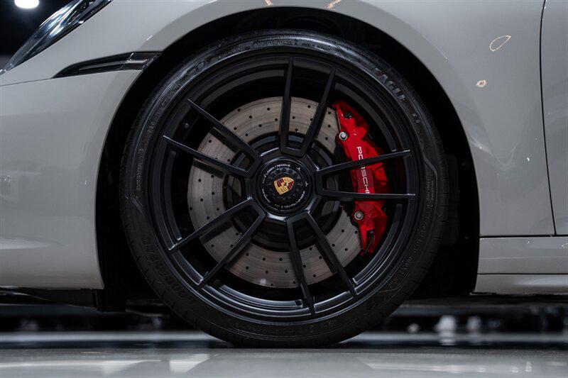 صورة مصغرة 12 لـ 2024 Porsche 911 CARRERA GTS