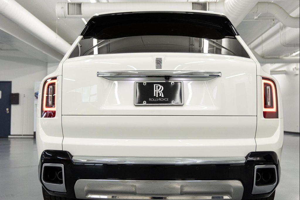 2027 ROLLS-ROYCE CULLINAN SPORT UTILITY — миниатюра 25