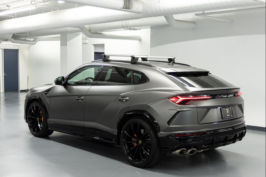 صورة 6 لـ 2022 Lamborghini URUS BASE