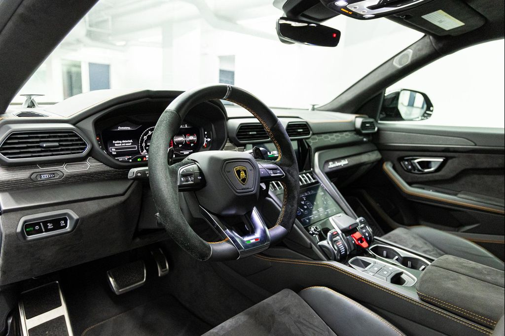 صورة مصغرة 31 لـ 2022 Lamborghini URUS BASE