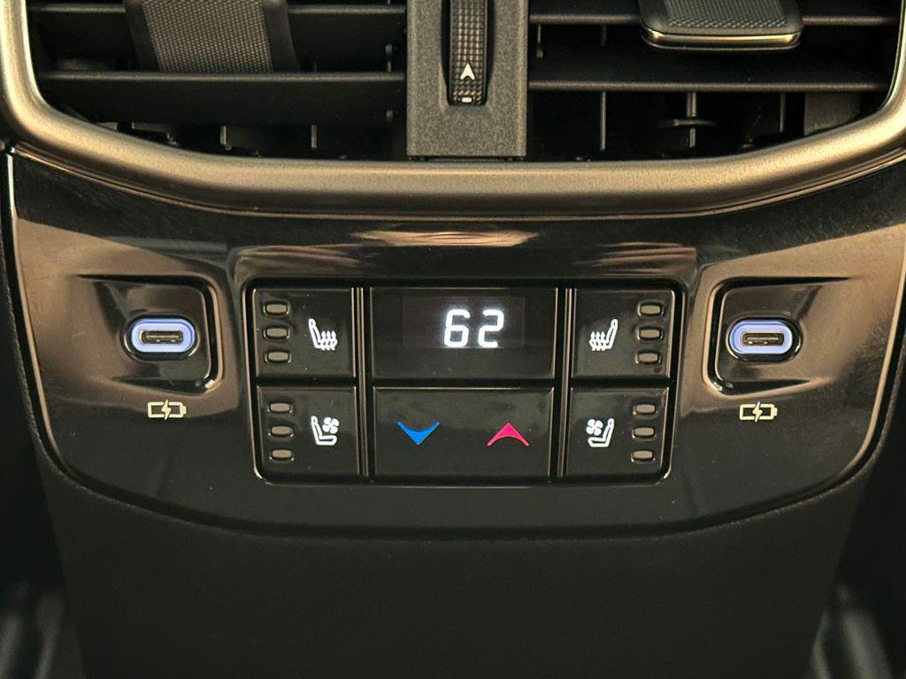 2024 Lexus RX 450H+ BASE photo 23