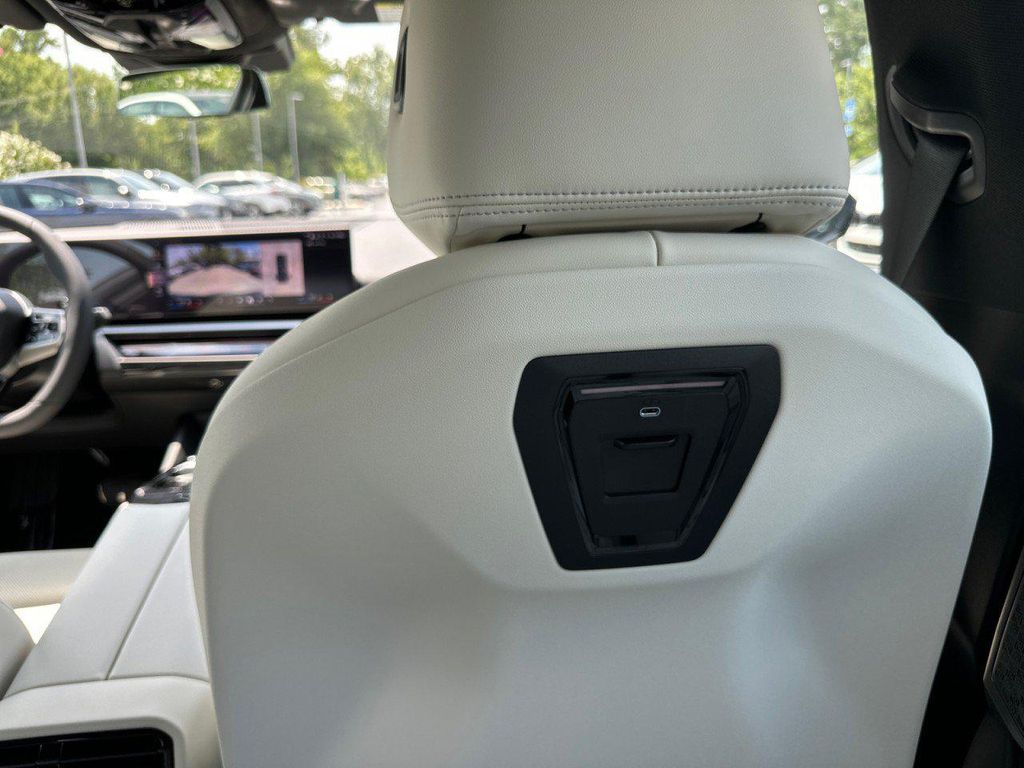 صورة مصغرة 18 لـ 2027 BMW 550E 550E XDRIVE