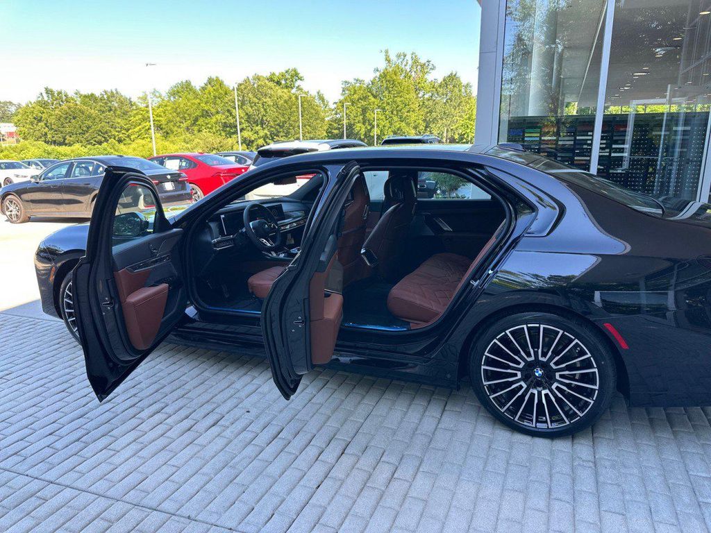 صورة مصغرة 22 لـ 2026 BMW I7 EDRIVE50