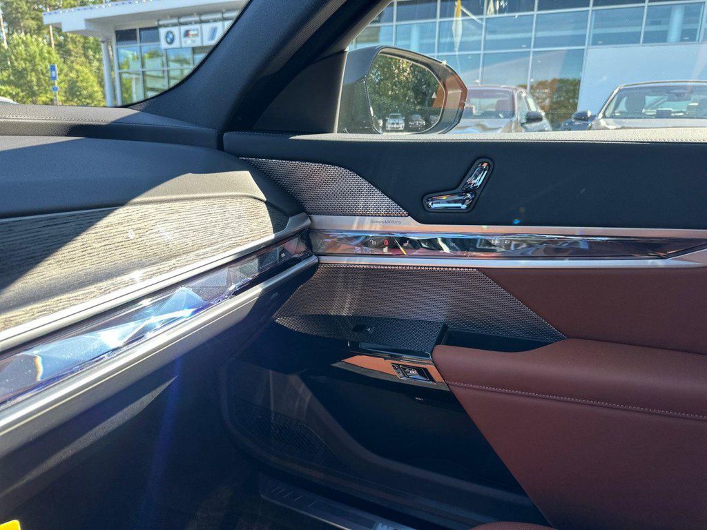 صورة مصغرة 16 لـ 2026 BMW I7 EDRIVE50