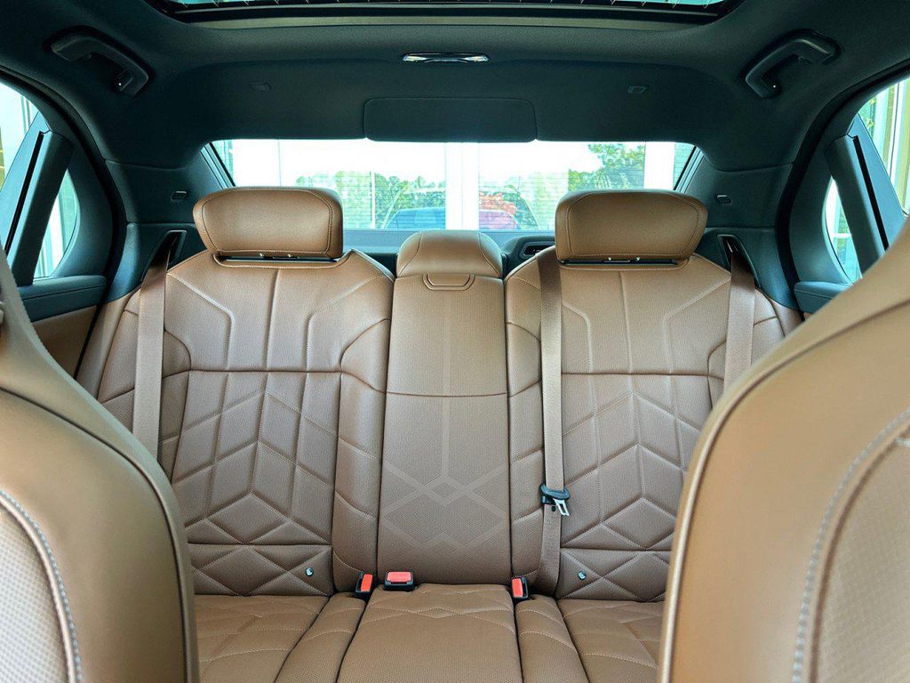 صورة مصغرة 26 لـ 2026 BMW I7 EDRIVE50