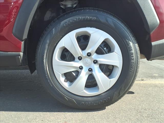 صورة 9 لـ 2025 Toyota RAV4 LE