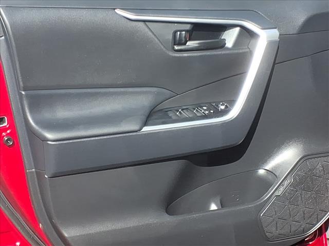صورة مصغرة 13 لـ 2025 Toyota RAV4 LE