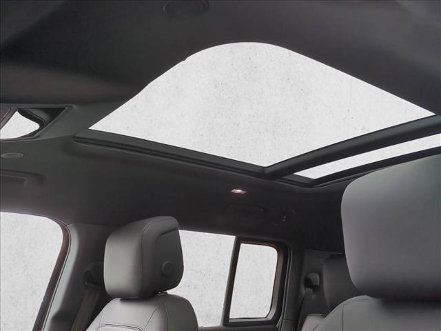 2026 LAND Rover DEFENDER P400 OUTBOUND thumbnail 13