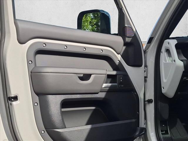 2026 LAND Rover DEFENDER P300 S — миниатюра 9