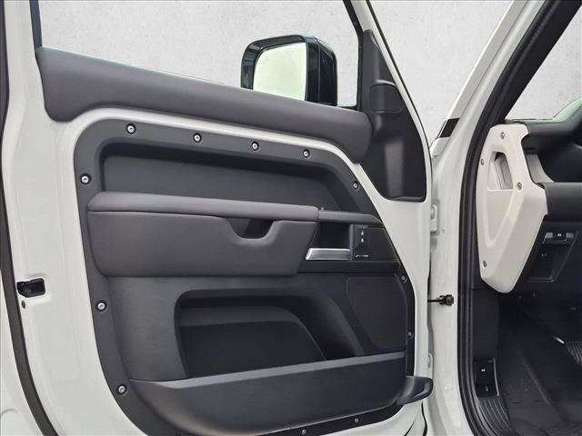 صورة مصغرة 9 لـ 2026 LAND Rover DEFENDER P300 S