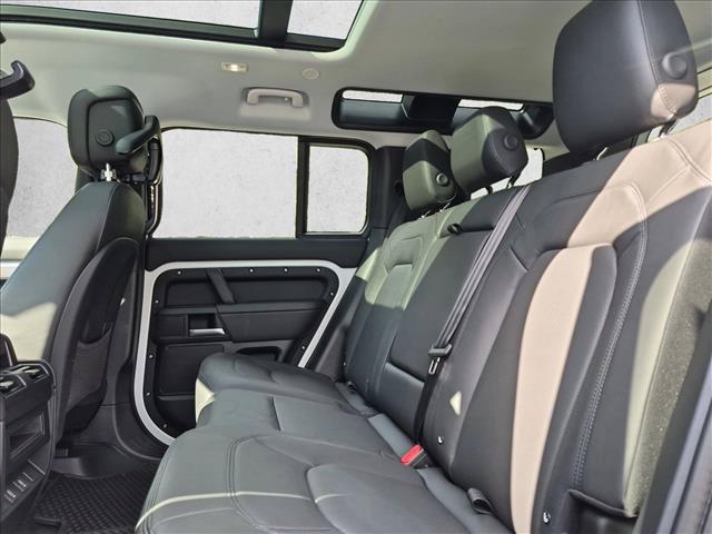 صورة مصغرة 24 لـ 2026 LAND Rover DEFENDER P300 S
