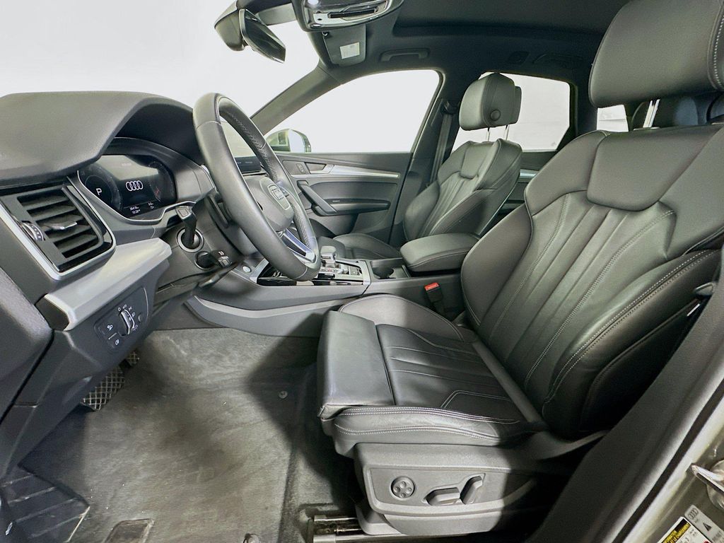 صورة 11 لـ 2025 AUDI Q5 45 S LINE PREMIUM
