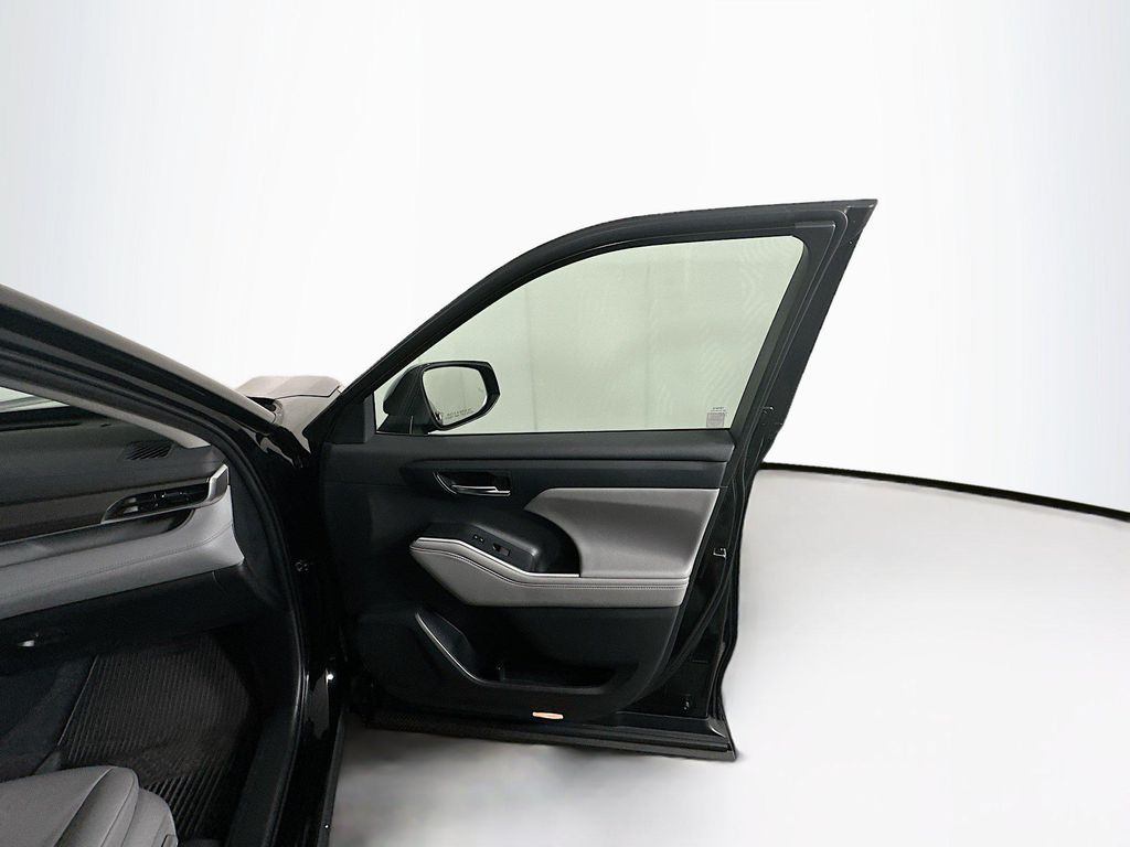 صورة مصغرة 30 لـ 2022 Toyota HIGHLANDER XLE