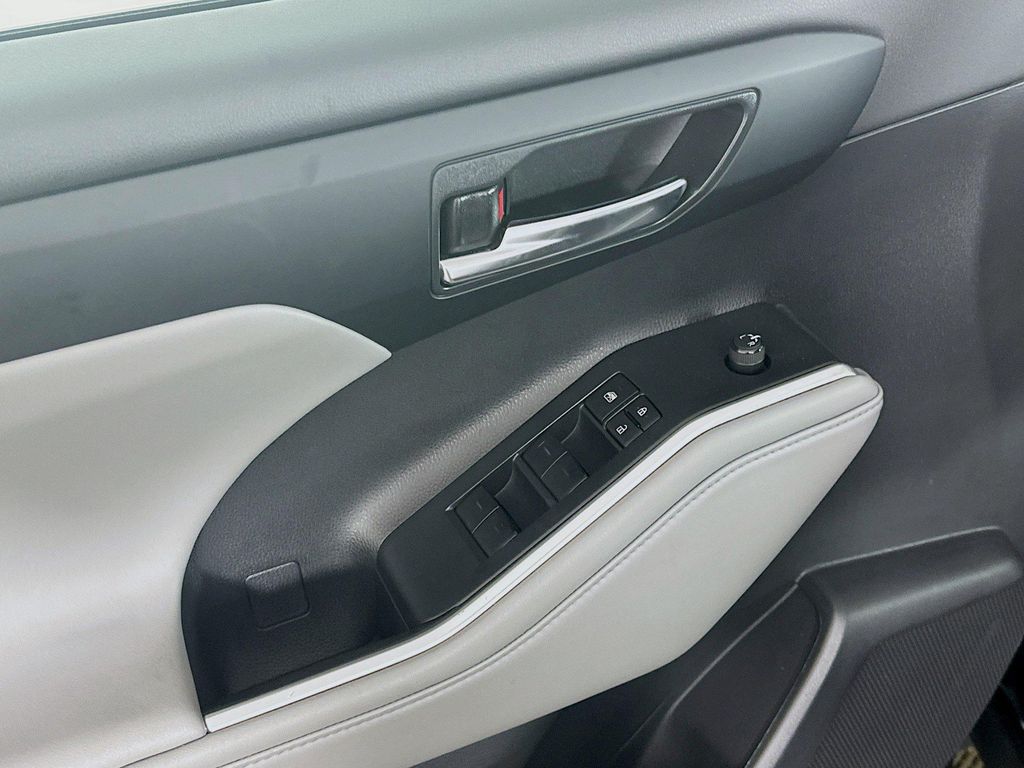 صورة مصغرة 12 لـ 2022 Toyota HIGHLANDER XLE