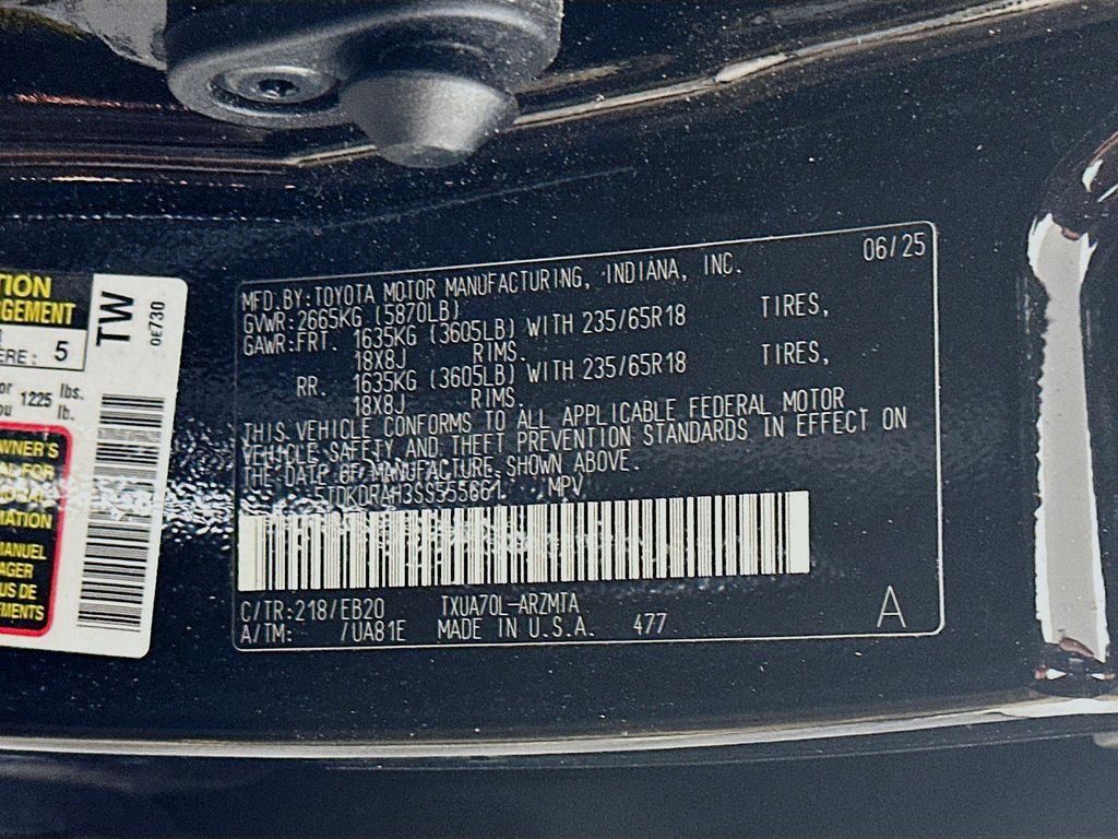 2025 TOYOTA HIGHLANDER XLE photo 10