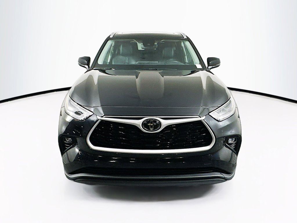 2025 TOYOTA HIGHLANDER XLE photo 2