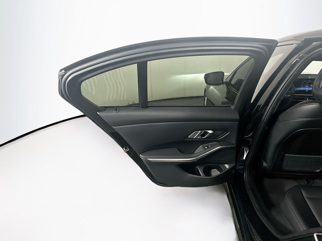 صورة مصغرة 23 لـ 2023 BMW 330 330I