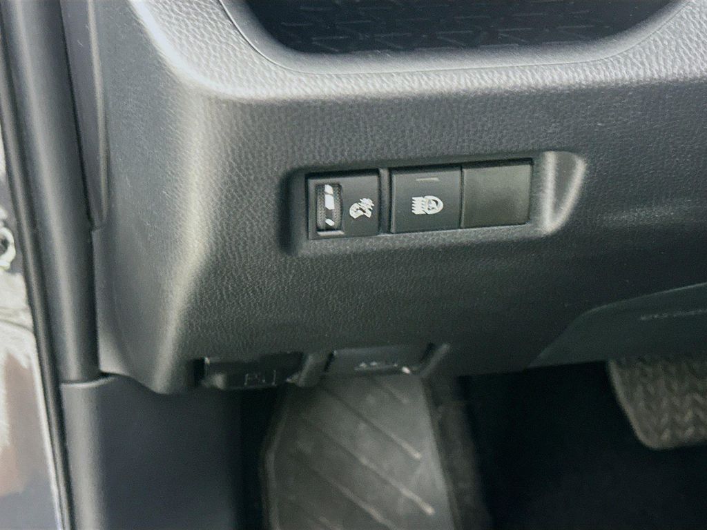 2025 Toyota RAV4 XLE 缩略图 14