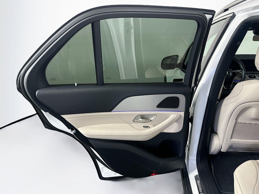 2026 Mercedes-BENZ GLE — миниатюра 22
