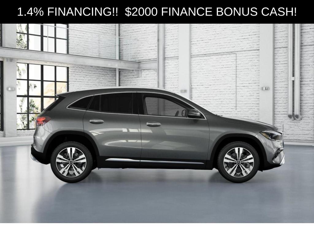 MERCEDES-BENZ GLA - 2