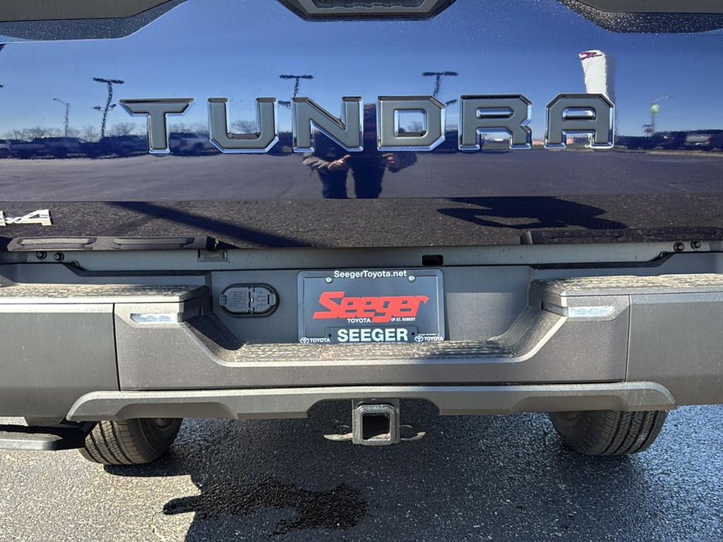 TOYOTA TUNDRA - 10