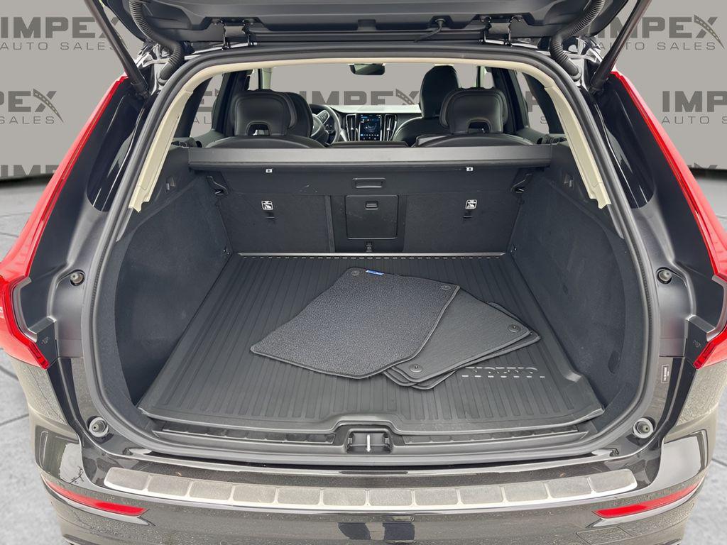 2024 Volvo XC60 B5 CORE DARK THEME thumbnail 31