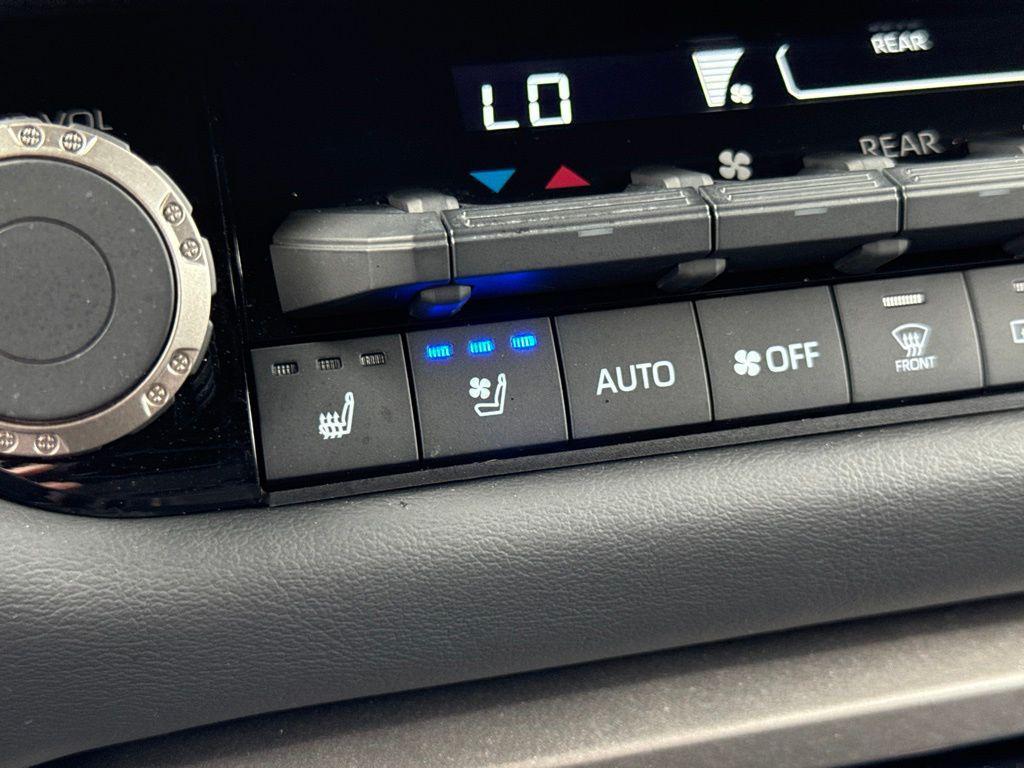 2026 Toyota SEQUOIA PLATINUM — миниатюра 16
