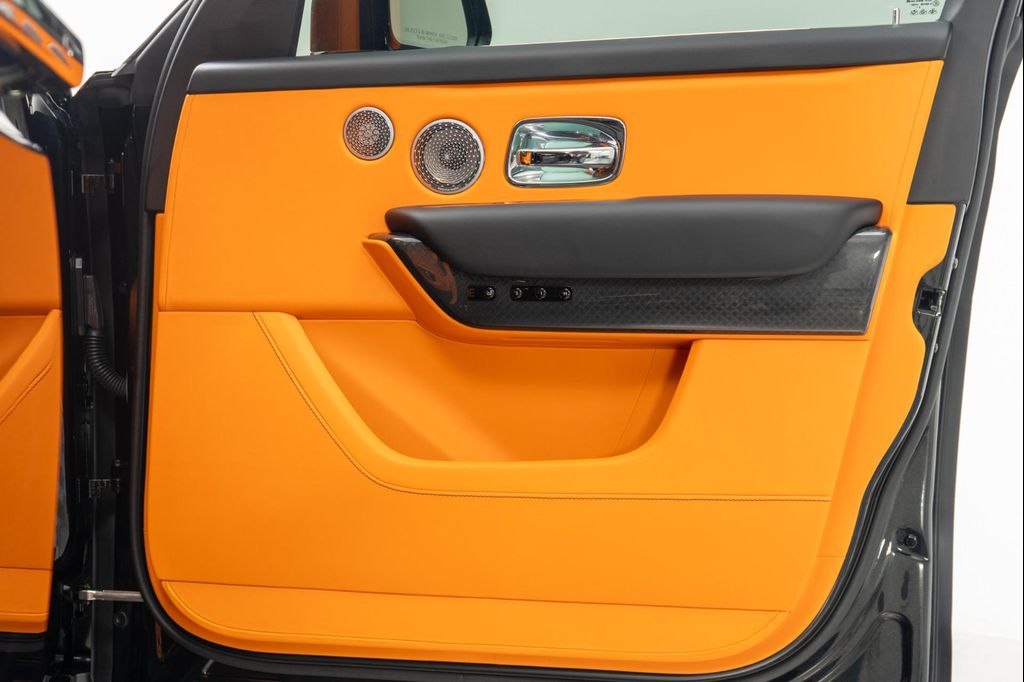 2024 ROLLS-ROYCE CULLINAN BLACK BADGE — миниатюра 49