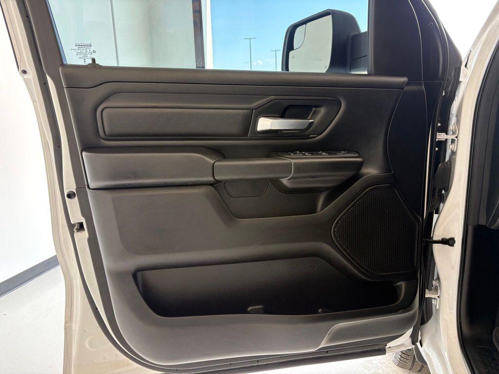 صورة مصغرة 27 لـ 2025 RAM 1500 TRADESMAN
