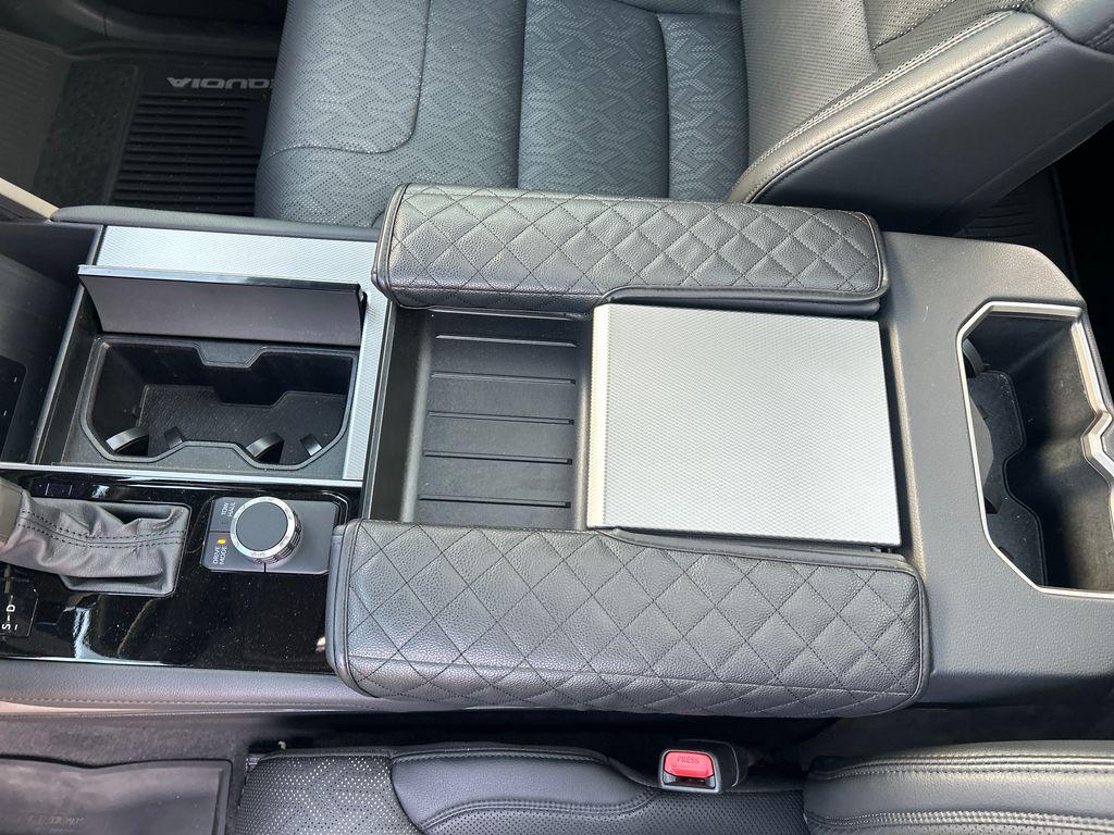 صورة 27 لـ 2023 Toyota SEQUOIA LIMITED