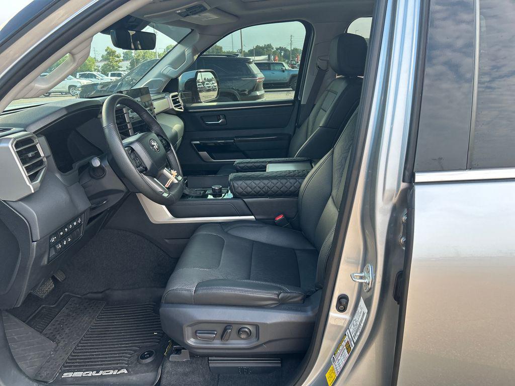 2023 Toyota SEQUOIA LIMITED — фото 9