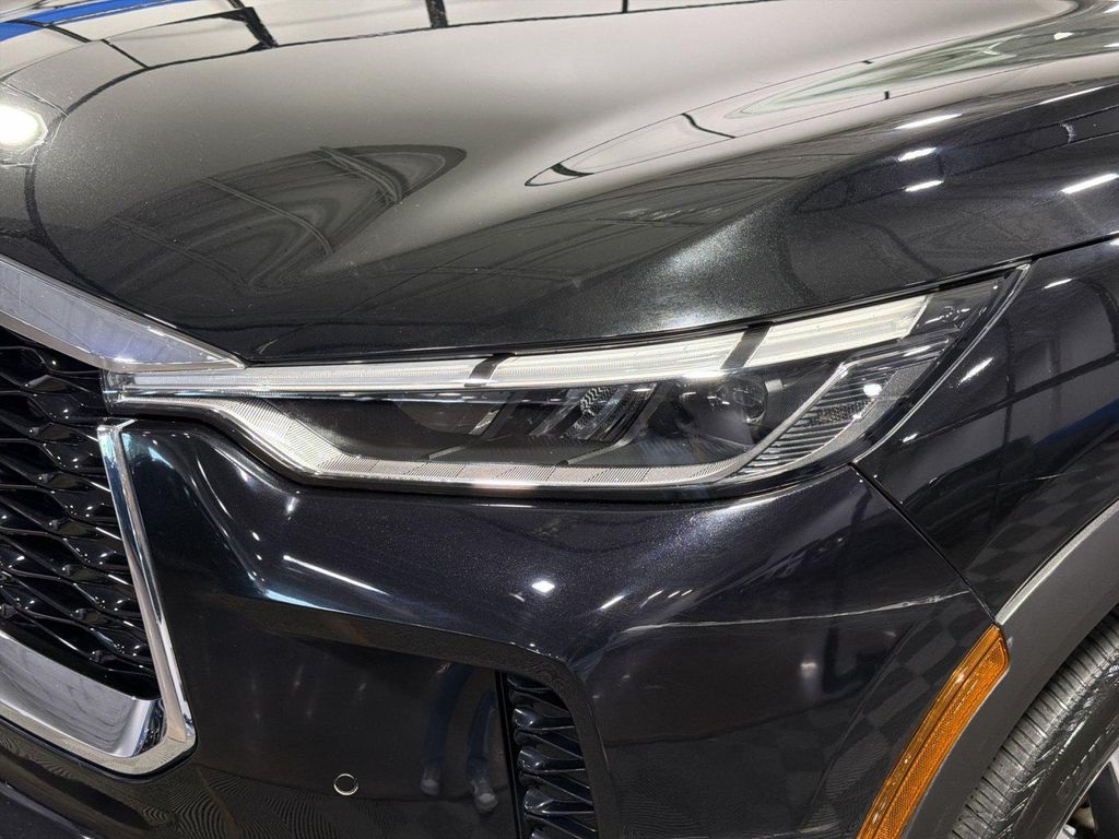 صورة 10 لـ 2023 Infiniti QX60 LUXE