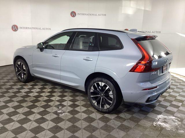 2026 Volvo XC60 B5 PLUS photo 7