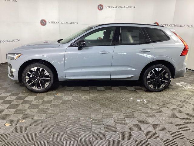 2026 Volvo XC60 B5 PLUS photo 8