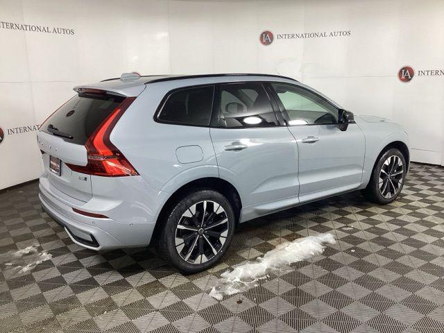 2026 Volvo XC60 B5 PLUS photo 5