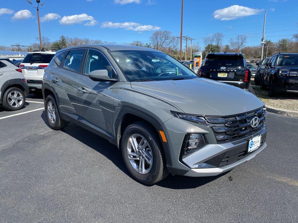 New 2025 Hyundai TUCSON SE