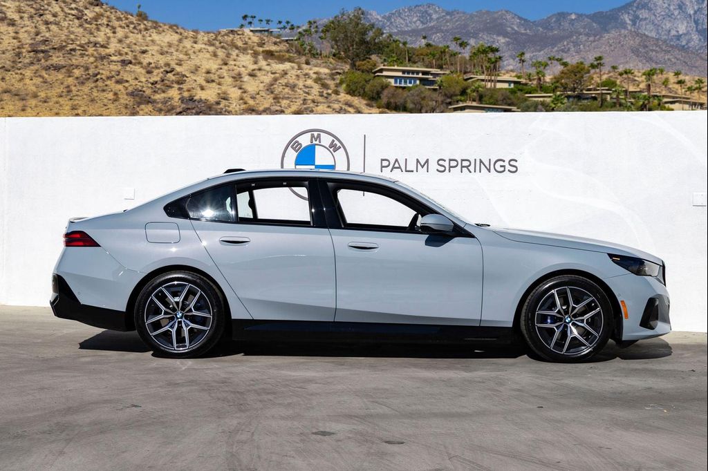 صورة 6 لـ 2027 BMW I5 EDRIVE40