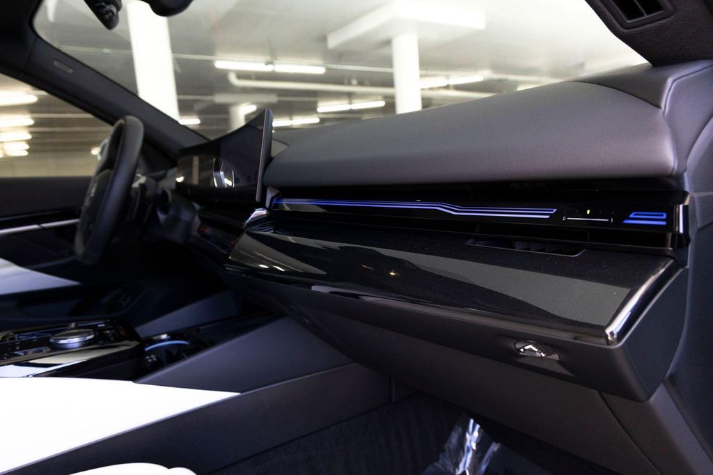 2024 BMW 530 530I — миниатюра 31