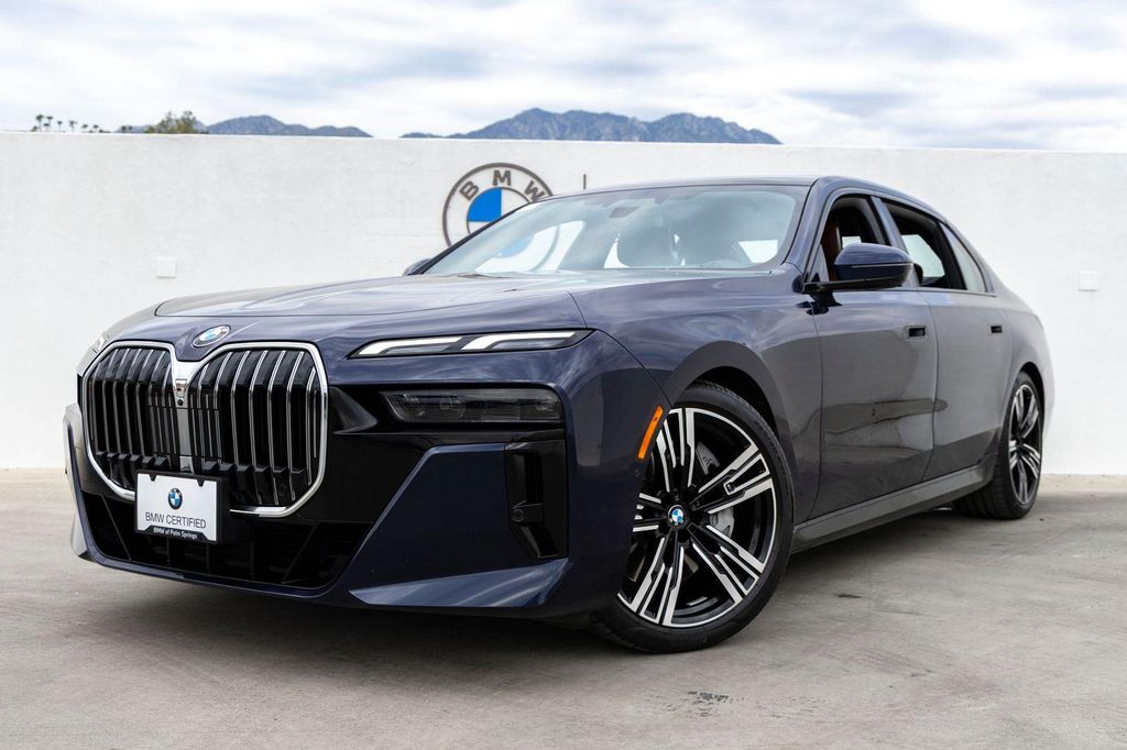 صورة 8 لـ 2023 BMW 760 I XDRIVE