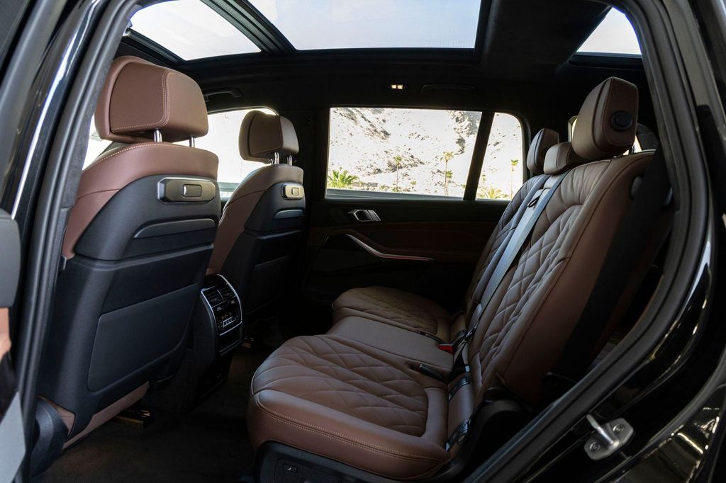 صورة مصغرة 21 لـ 2027 BMW X7 XDRIVE40I
