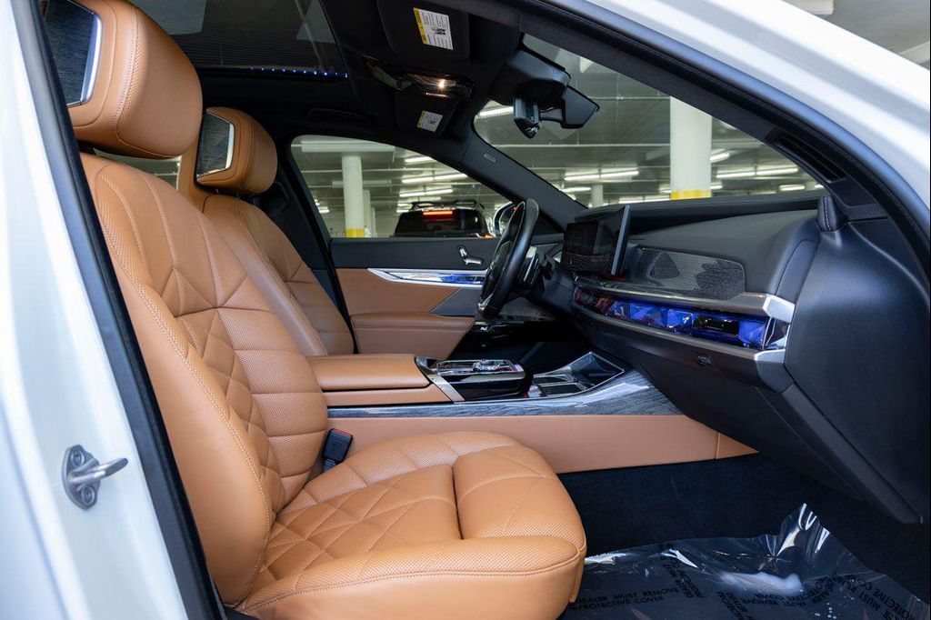 صورة مصغرة 28 لـ 2023 BMW 740 I