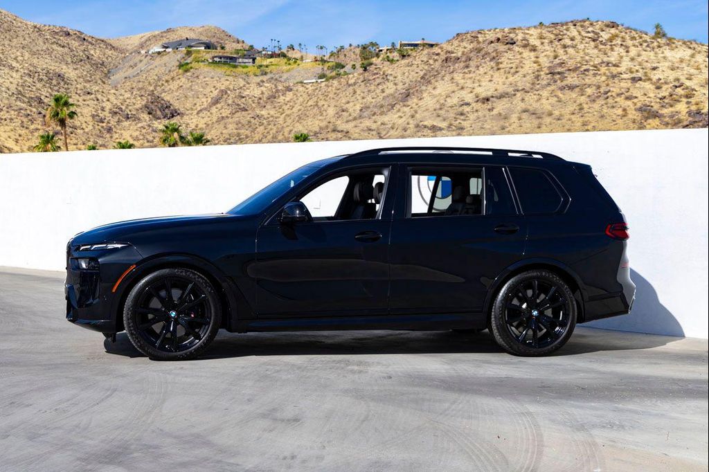 2025 BMW X7 M60I photo 3