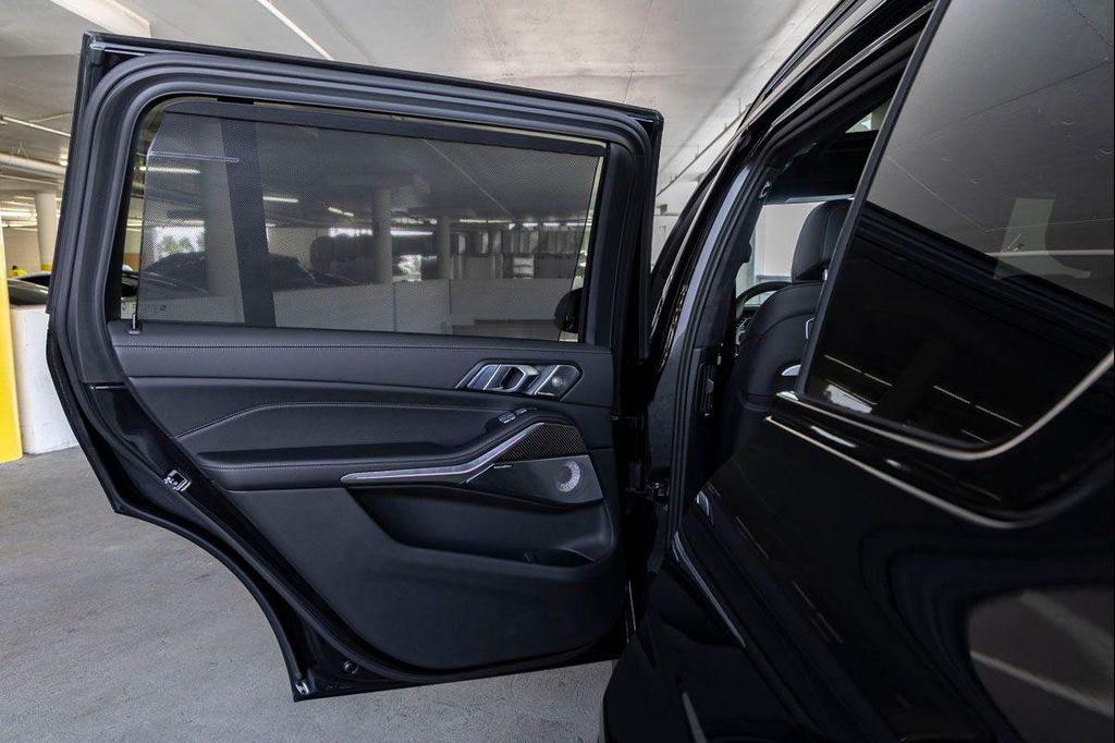 صورة مصغرة 21 لـ 2025 BMW X7 M60I