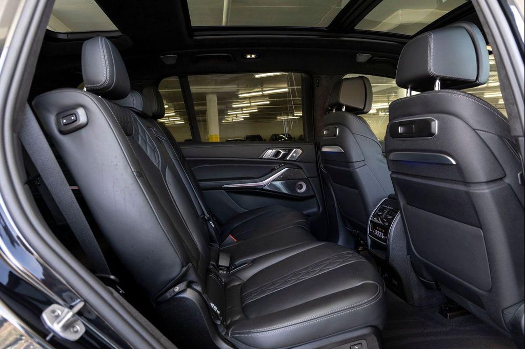 صورة مصغرة 27 لـ 2025 BMW X7 M60I