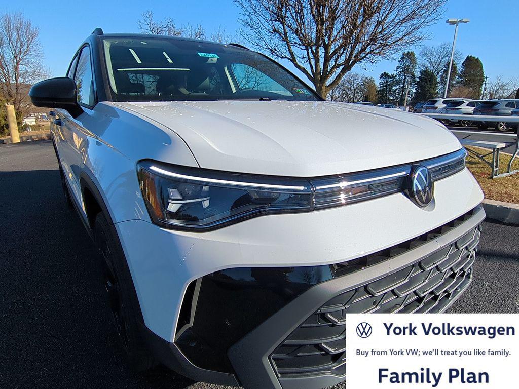 New 2026 Volkswagen Taos SE Black