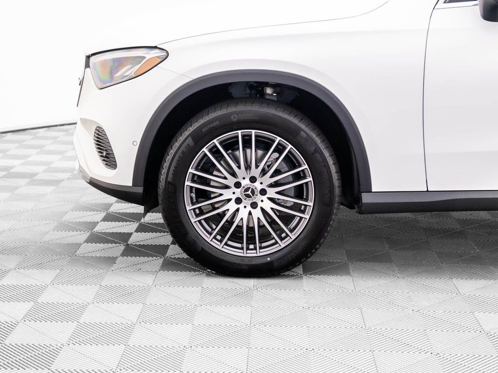 2026 Mercedes-BENZ GLC thumbnail 32